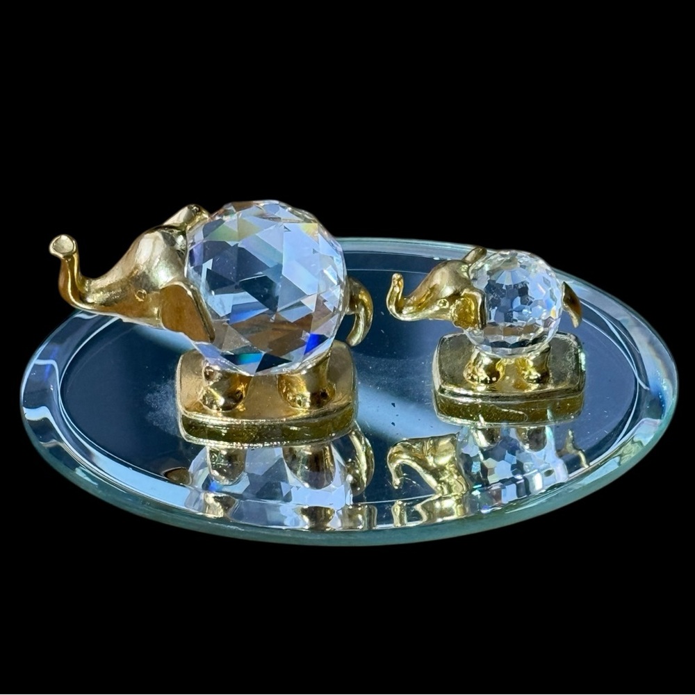 Faceted Crystal With Gold Elephants Mom Baby Figures On 3" Oval‎ Mirror